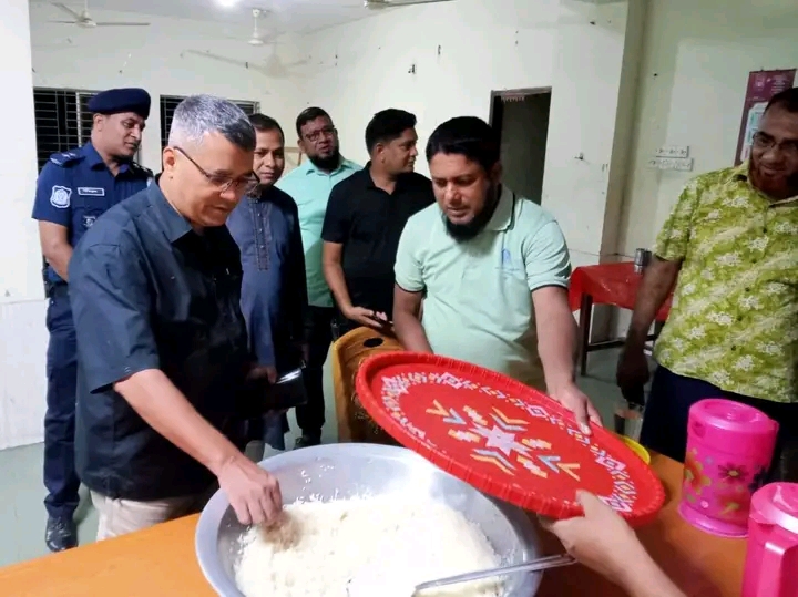 নওগাঁ জেলার সম্মানিত পুলিশ সুপার জনাব মোহাম্মদ তারিকুল ইসলাম মহোদয় নিয়ামতপুর থানা আকস্মিক পরিদর্শন করেন।