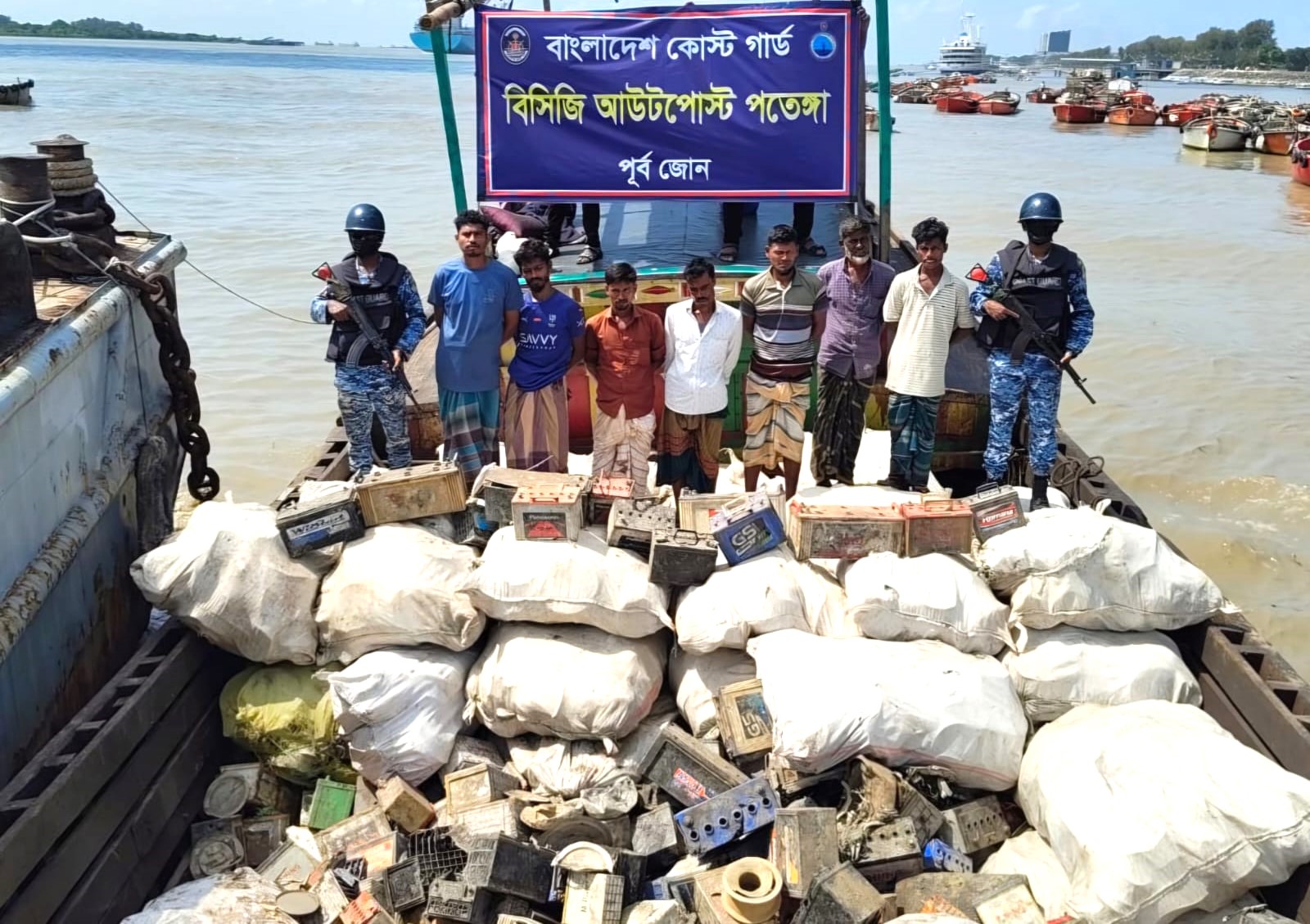 পতেঙ্গায় মিয়ানমার থেকে চোরাচালান করা স্ক্র্যাপসহ ৭ জন আটক