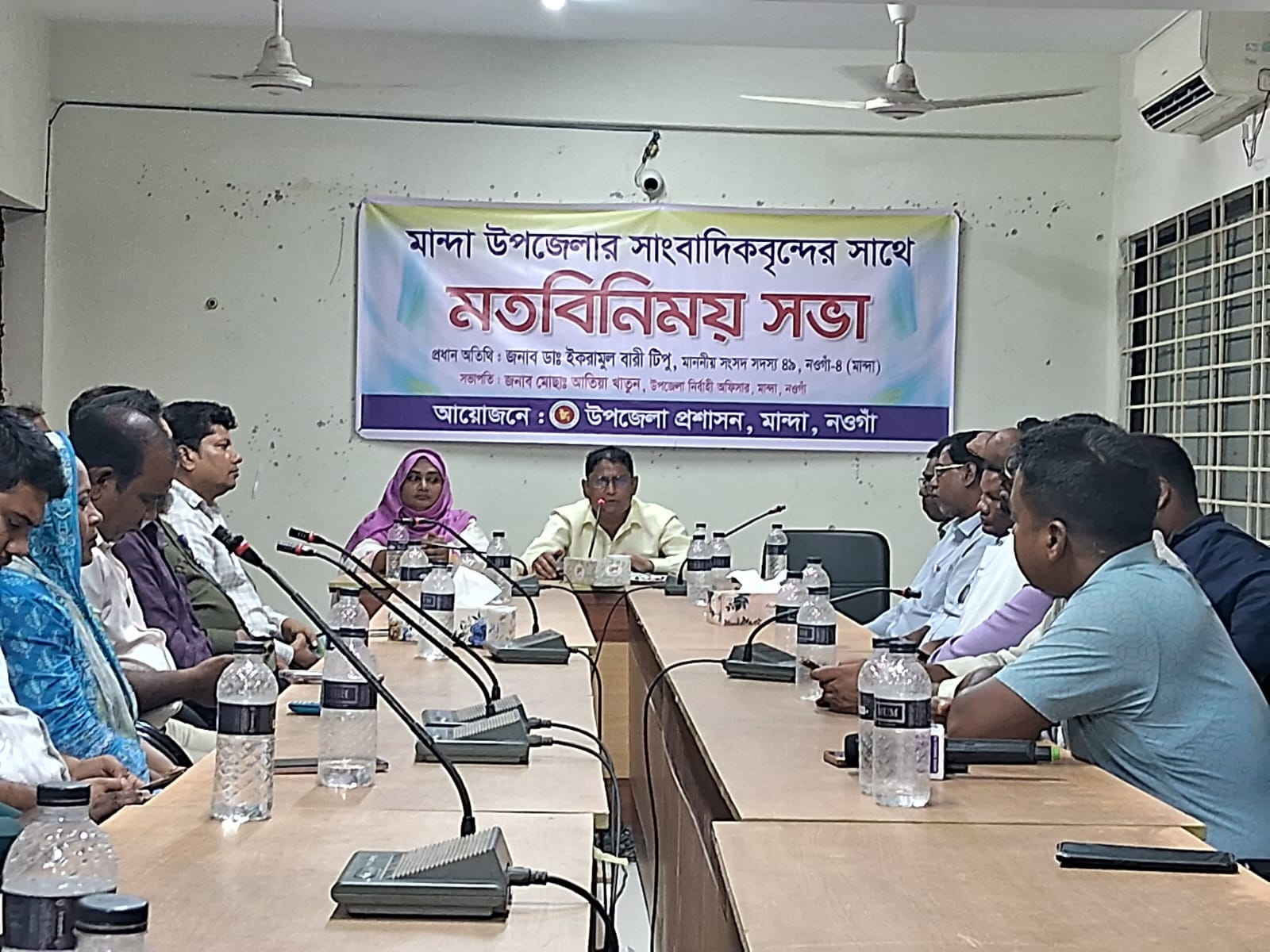 মান্দায় সাংবাদিকদের সঙ্গে সংসদ সদস্য ডা. ইকরামুল বারী টিপুর মতবিনিময়