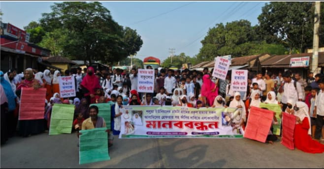 রাজশাহী চারঘাটে বকুল হ’ত্যার আসামিদের গ্রেপ্তার দাবিতে মহাসড়ক অবরোধ
