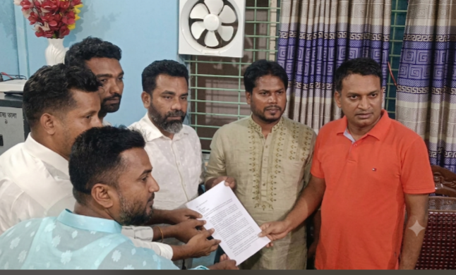 চন্দ্রিমা এলাকায় মাদক ও কিশোর গ্যাং দমনে চন্দ্রিমা থানা পুলিশের কাছে এলাকাবাসীর স্মারকলিপি