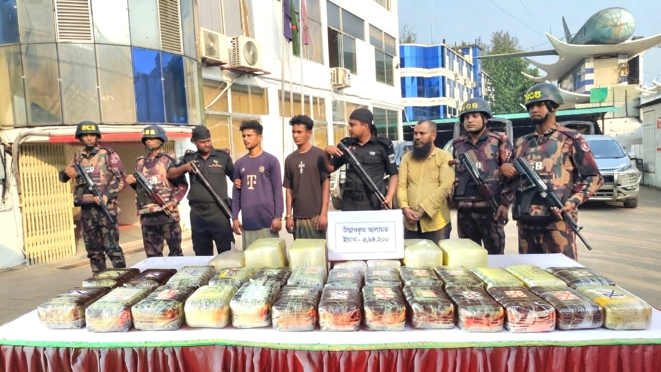 টেকনাফে পৃথক অভিযানে ৫ লাখ ৯০ হাজার ইয়াবা উদ্ধার, গ্রেপ্তার ৩