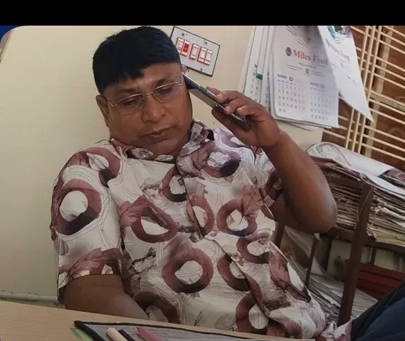 টাকা না দিলে আটকে থাকে খারিজের ফাইল! নিয়ামতপুর চন্দননগর ইউনিয়ন ভূমি অফিসের নায়েব মাহবুবের বিরুদ্ধে ঘুষের অভিযোগ