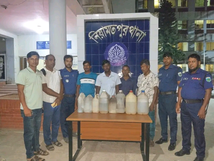 নিয়ামতপুর থানা, নওগাঁ কর্তৃক পরিচালিত মাদক বিরোধী অভিযানে থানা এলাকার ০১ টি স্থান থেকে ৫০ (পঞ্চাশ)  লিটার চোলাইমদ সহ ০৪ জন আসামী গ্রেফতার।
