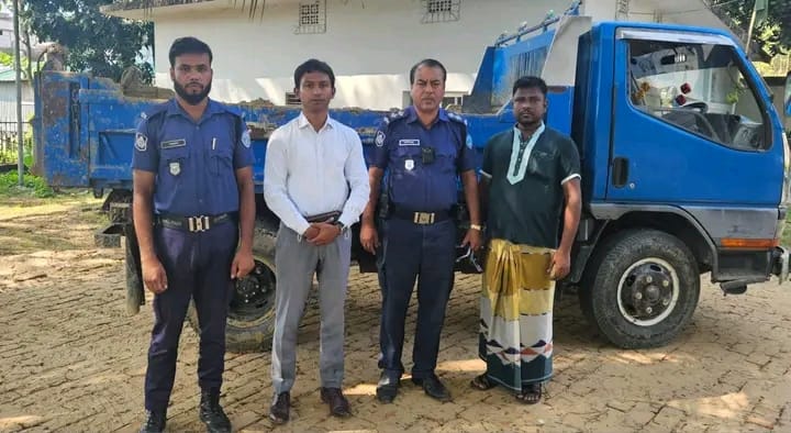 চট্টগ্রামের ফটিকছড়িতে অবৈধ মাটি কাটায়  ৫০ হাজার টাকা জরিমানা, মাটি ও বালু জব্দ