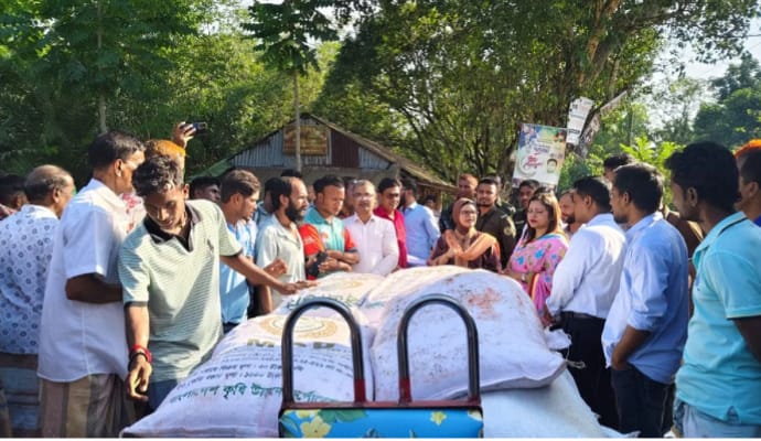দুর্গাপুরে ২০ বস্তা সার জব্দ